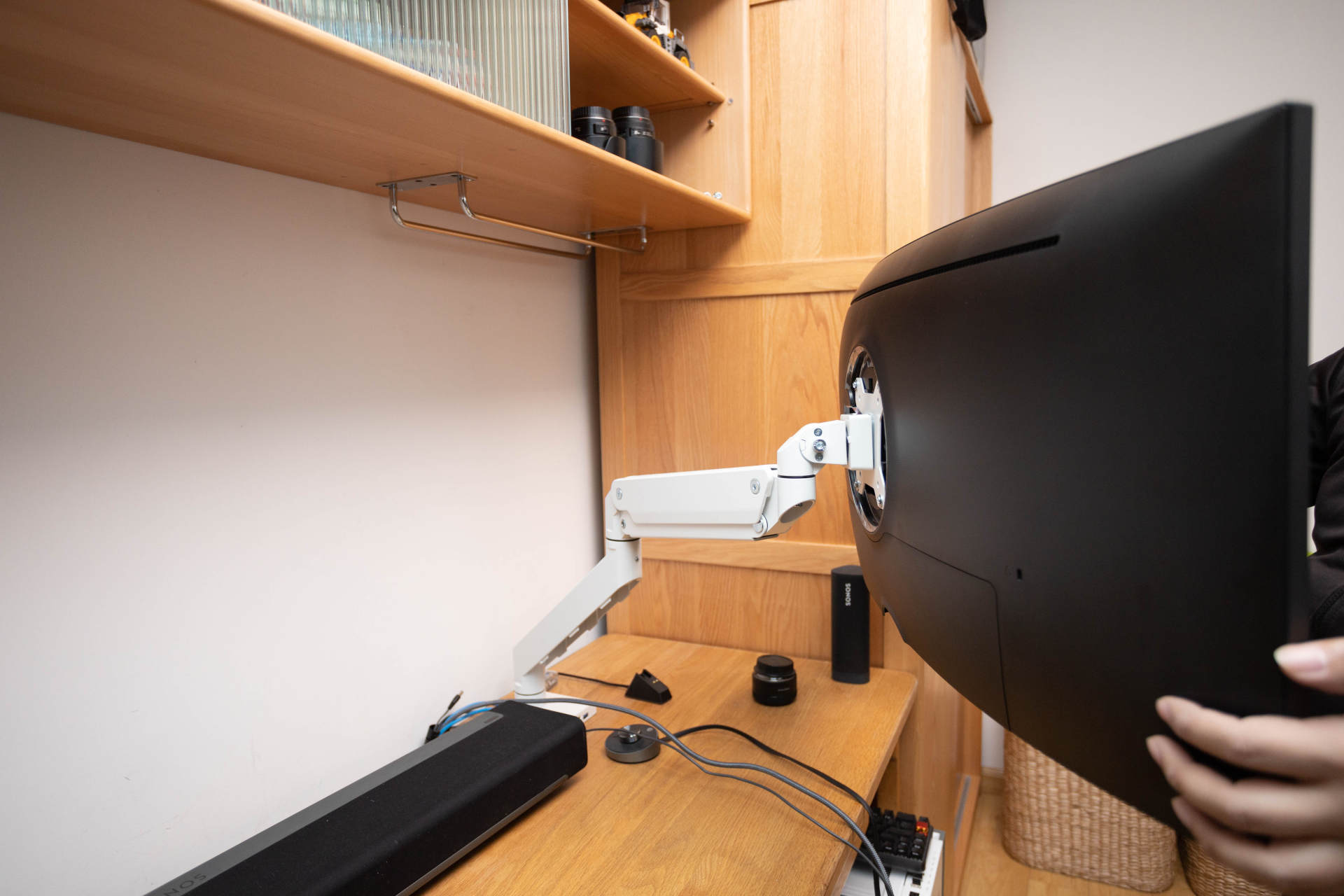 23.8英寸显示器桌面效果,桌面1.3米扩展显示器