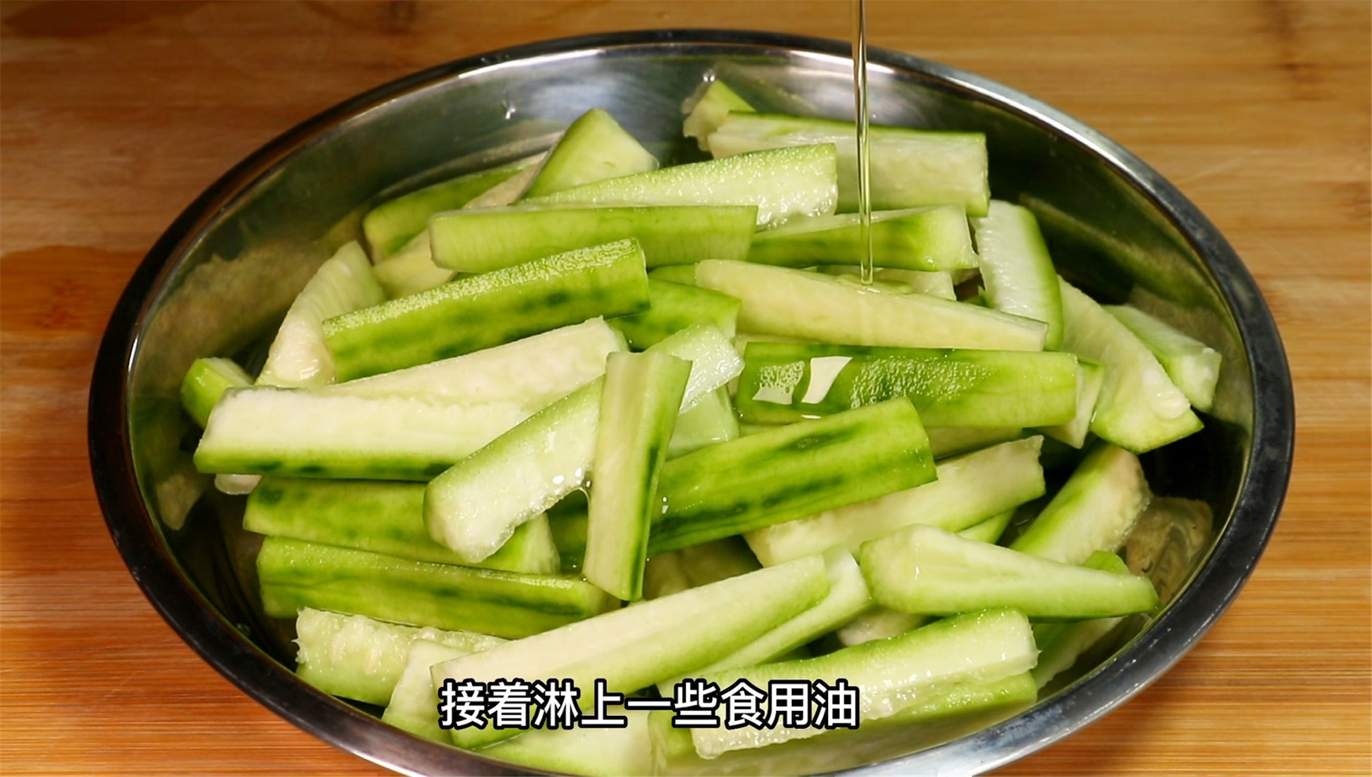 为什么在家烧丝瓜炒蛋丝瓜发黑,丝瓜炒毛豆怎样才能丝瓜不发黑