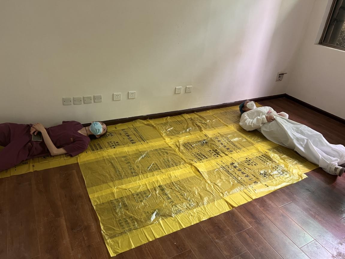 不忘初心坚守疫情防控,初心不改巾帼志愿者坚守战役前线