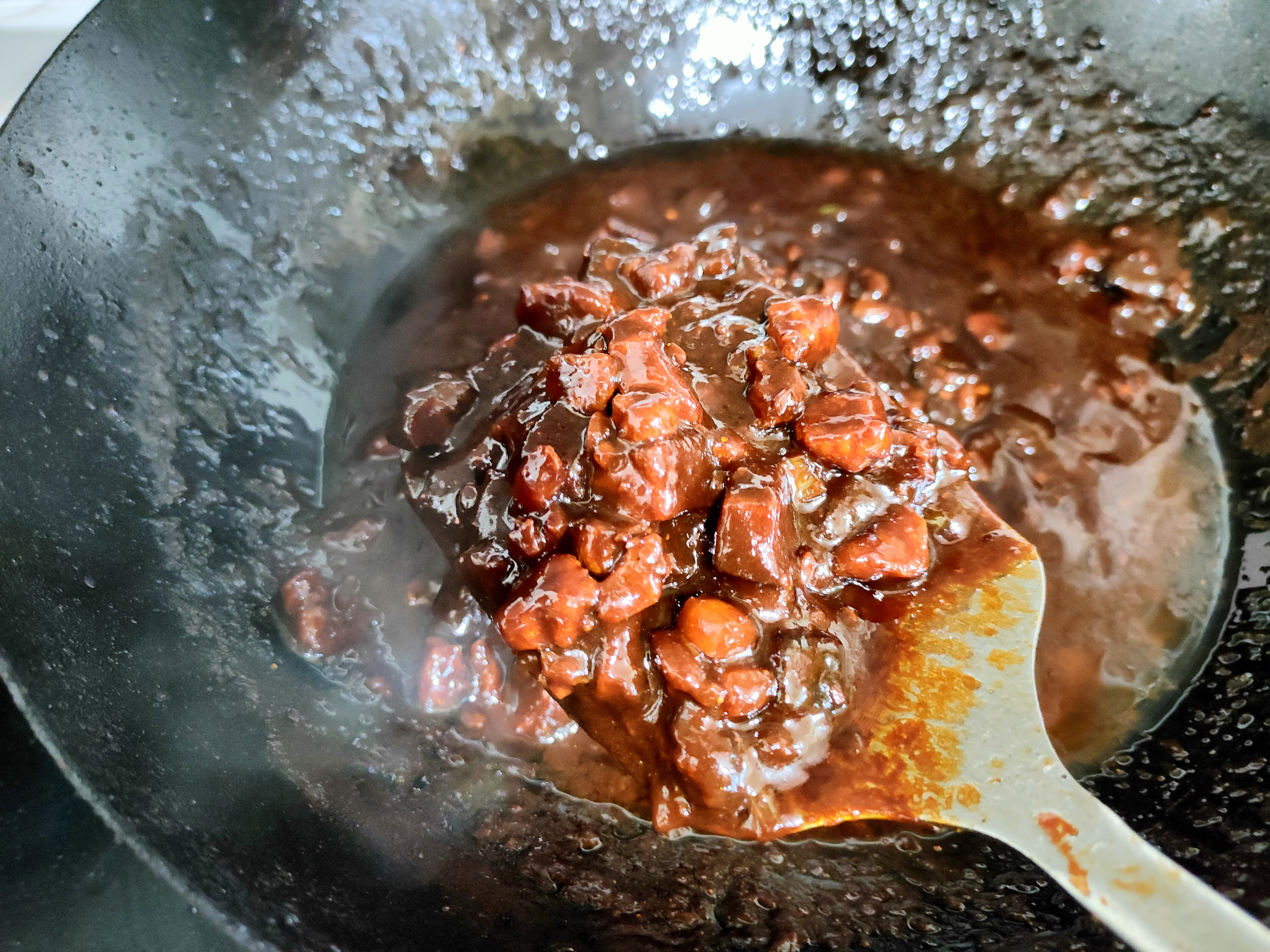 立夏了,这肉酱可以多做点,一周都不坏,拌面、拌饭夹馒头可香了