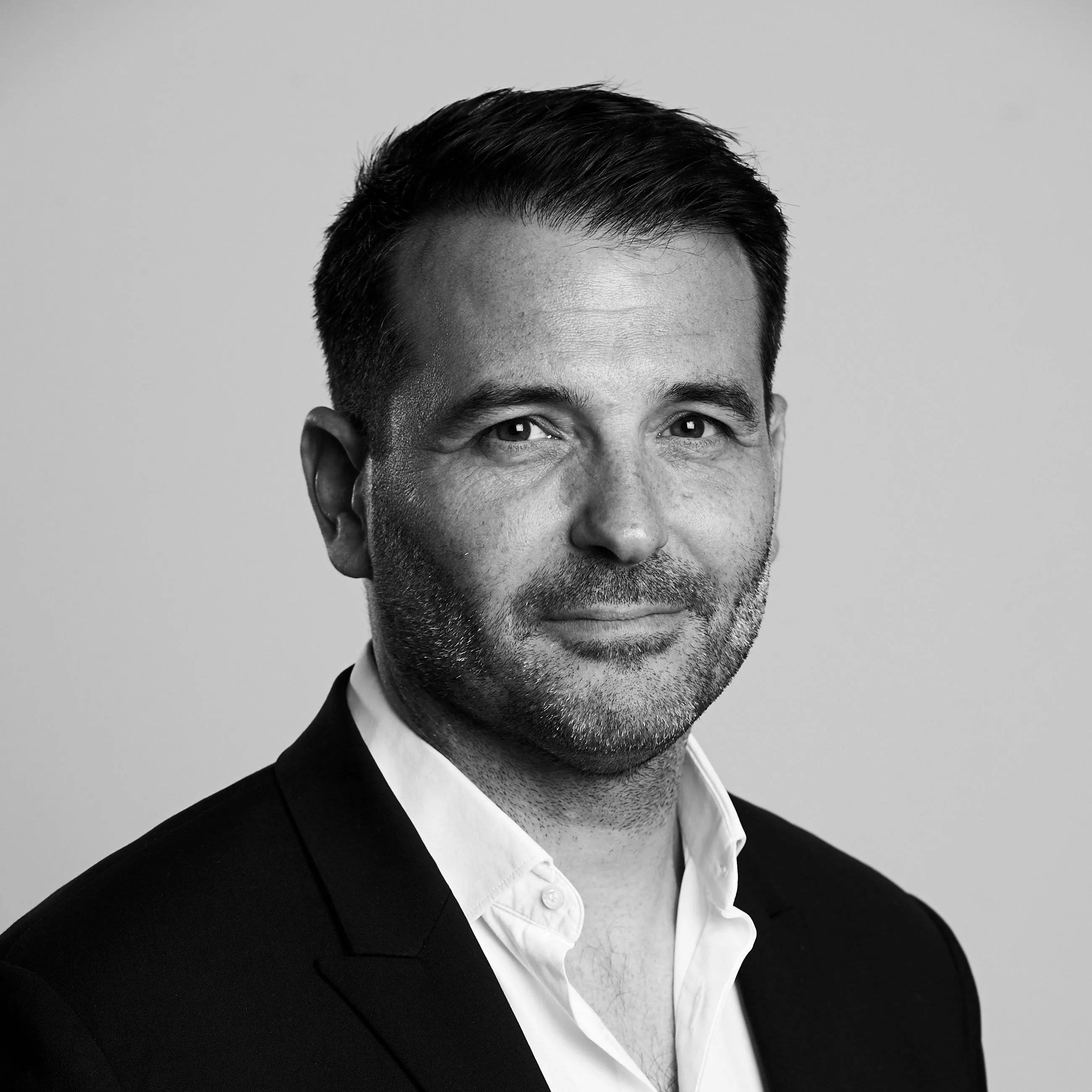 官方斯卡洛尼正式出任阿根廷主帅,曼联主帅朗尼克的水平如何