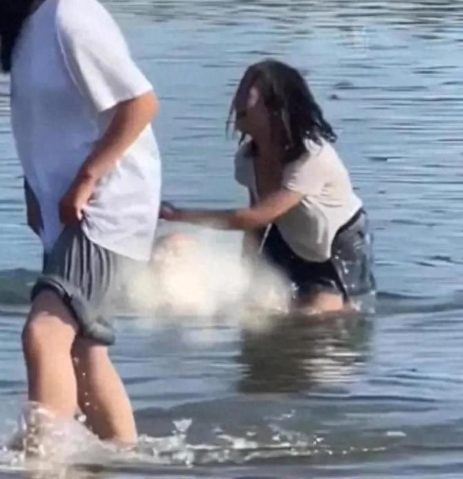 老人偷东西被捉怎么处罚,老人偷东西被逮住法律怎么处理