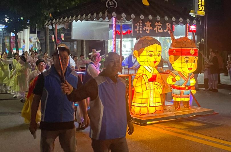 网红曝光韩国端午活动现场！大量使用汉字不伦不类，场面简陋可笑