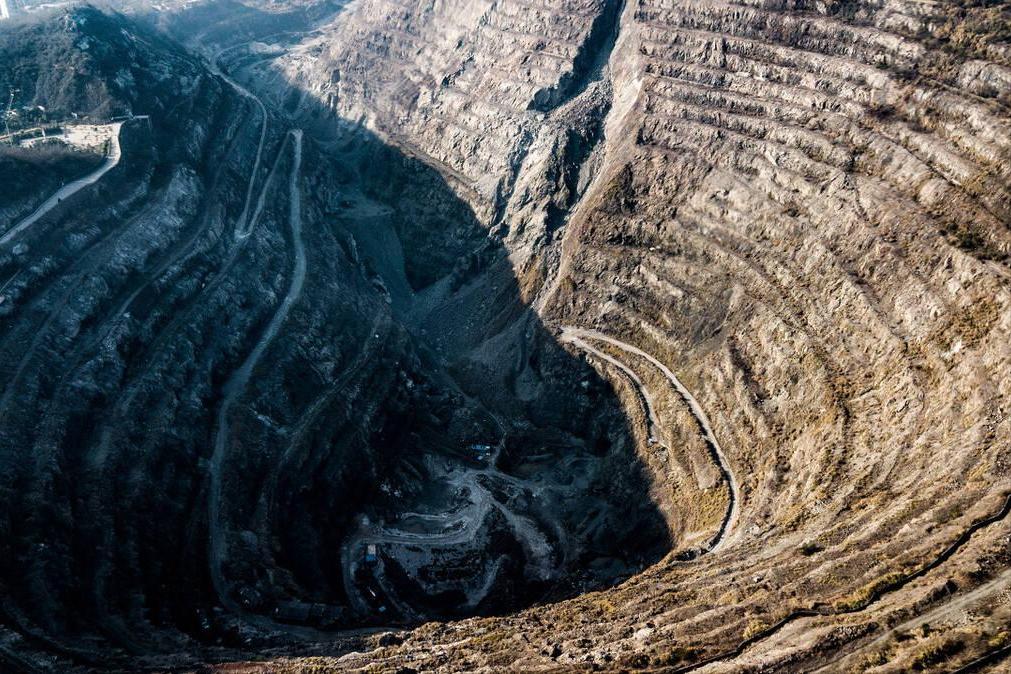 亚洲第一天坑是什么矿,亚洲第一坑煤矿图片