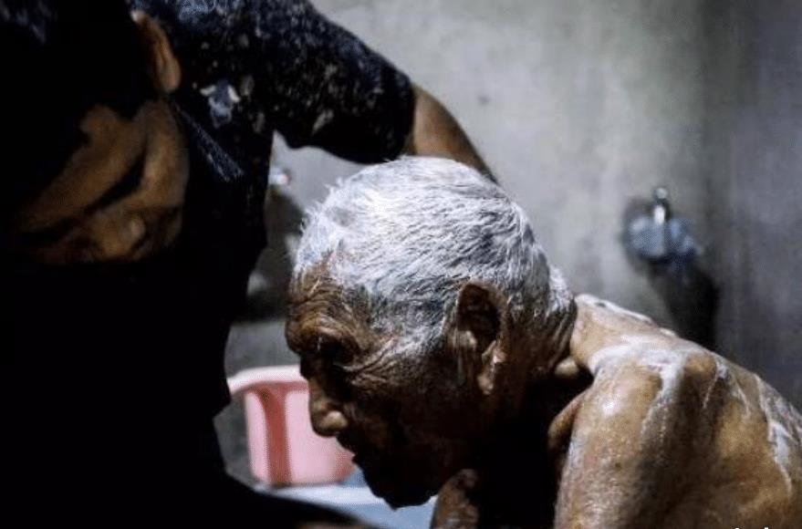 他是谁？活了146岁，送走了几代子孙，最终选择自尽而亡