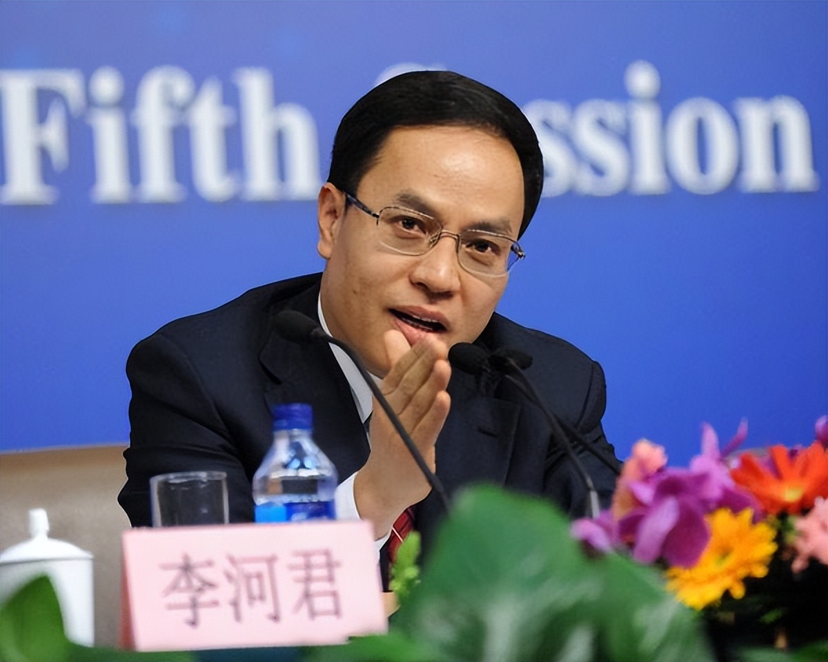 刚当首富三个月，千亿王国就崩了，最惨中国首富真是个大忽悠？