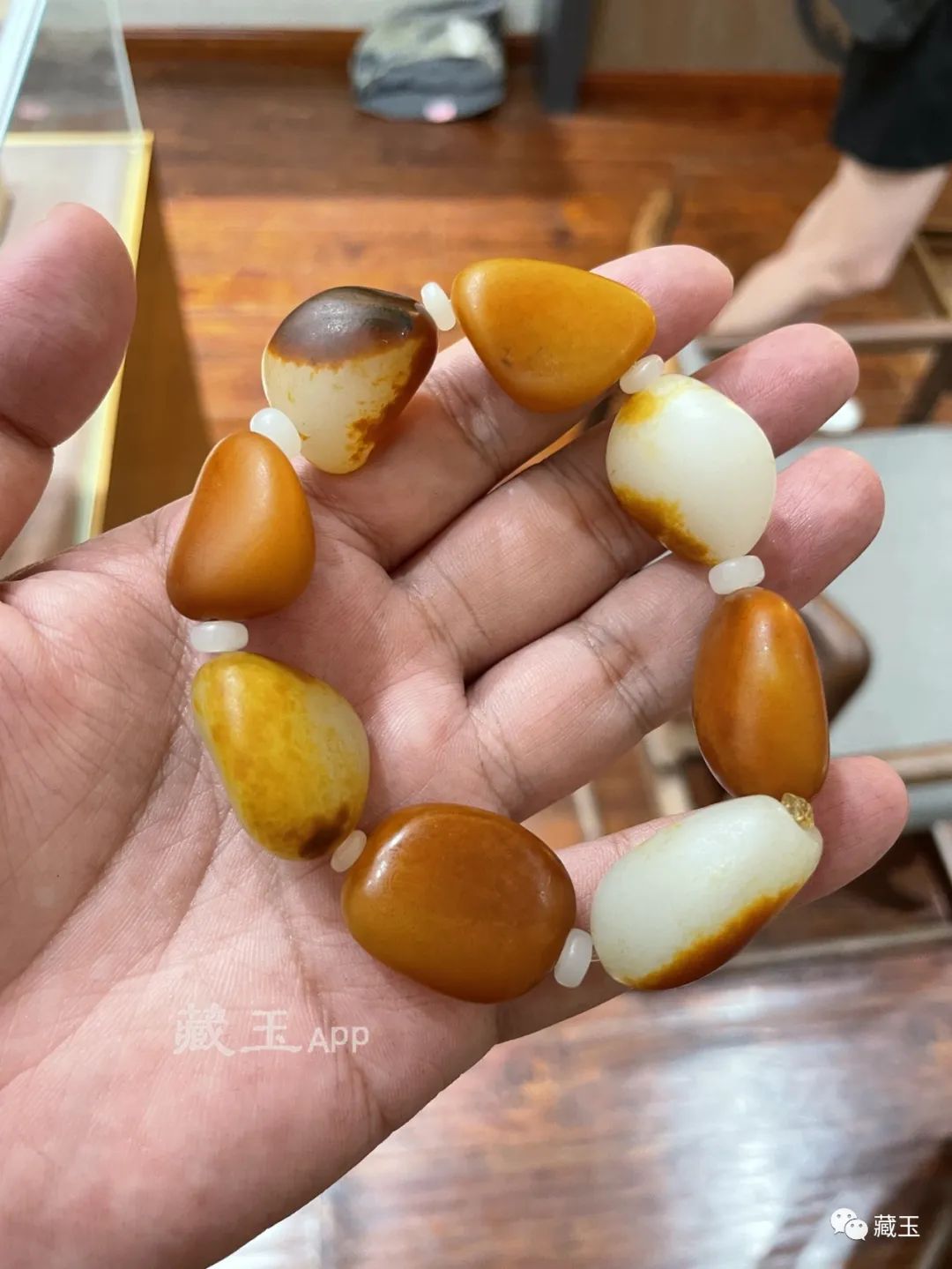 一条籽料圆珠手串价格,真的和田籽料手串值多少钱