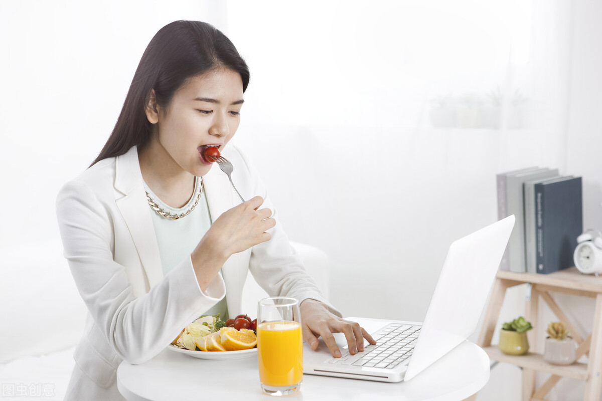 大便前头干硬后边软粘是怎么回事,上厕所时大便前头干硬后边软粘