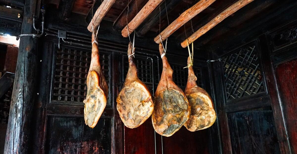 养猪大叔一年赚多少钱,四川大爷养猪完整视频