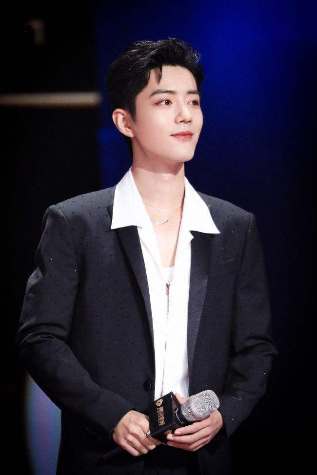 十位穿西装的男明星你最喜欢谁,穿西装很帅的一个男的