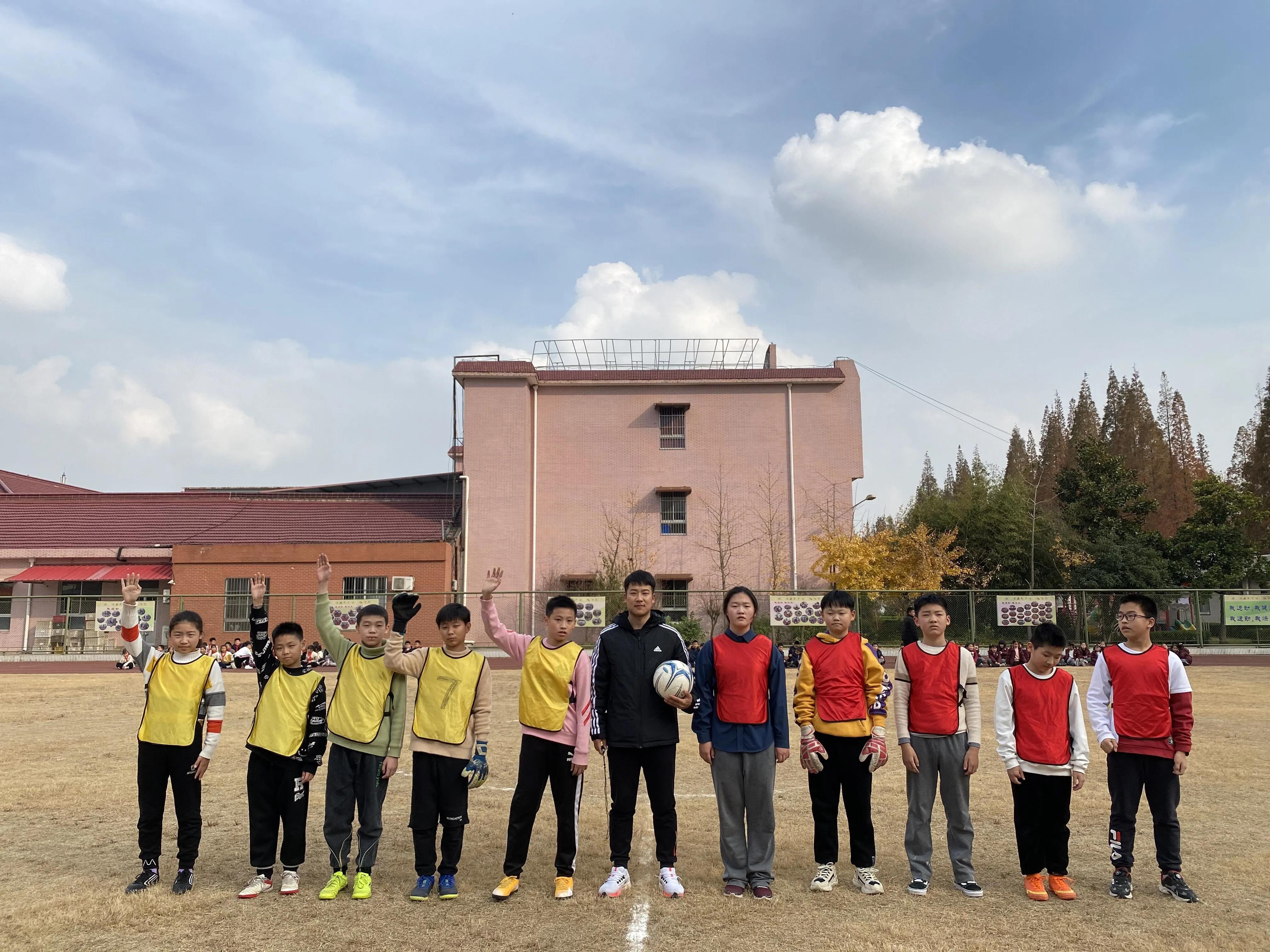 校长杯校园足球联赛开幕仪式,扬州世明双语学校足球队