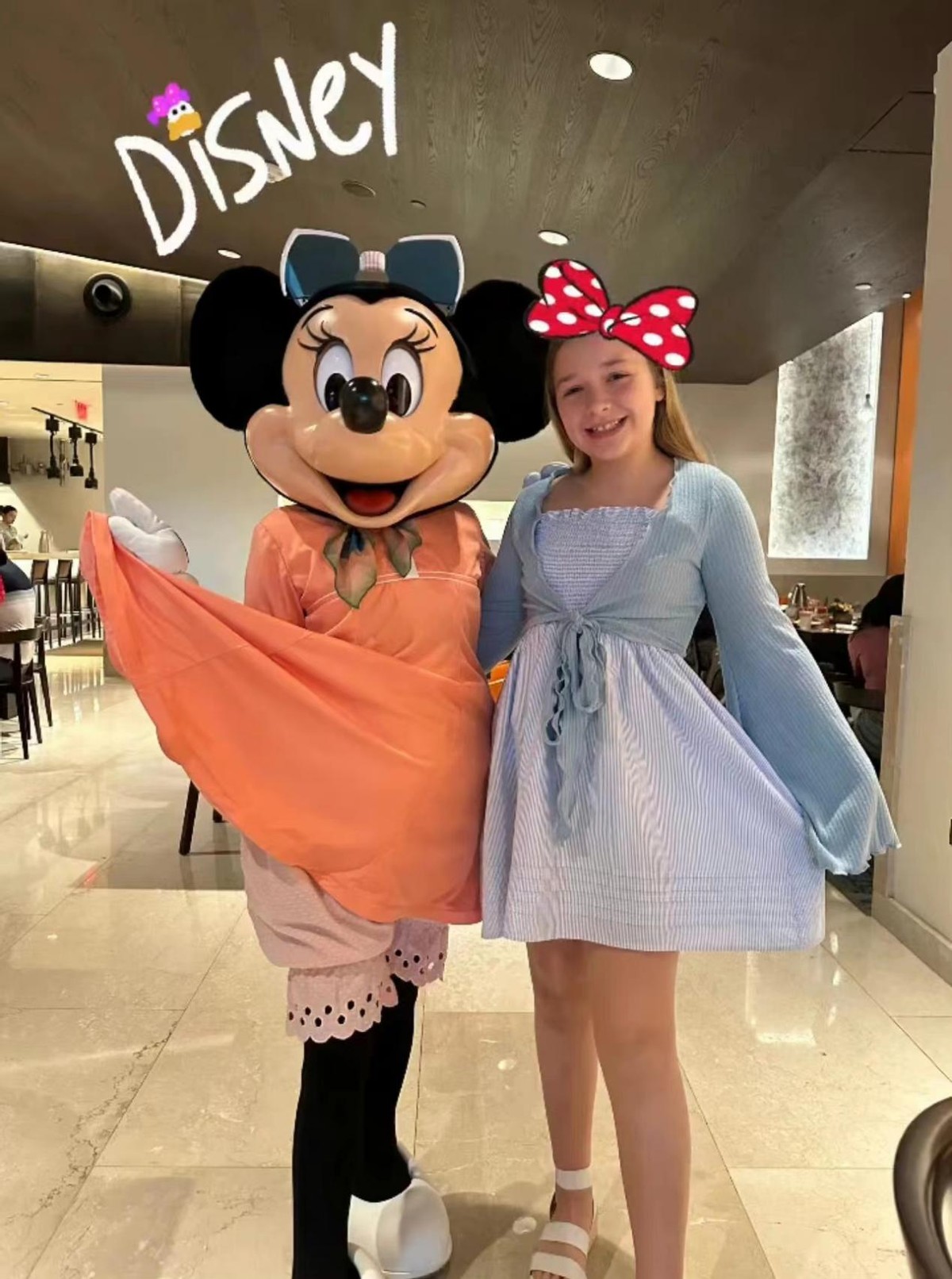 贝嫂带小七出街购物,贝嫂抱小七纽约逛街