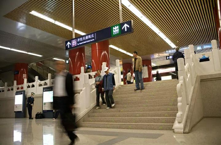 北京地铁公司一年盈利多少,北京地铁和深圳地铁哪个赚钱