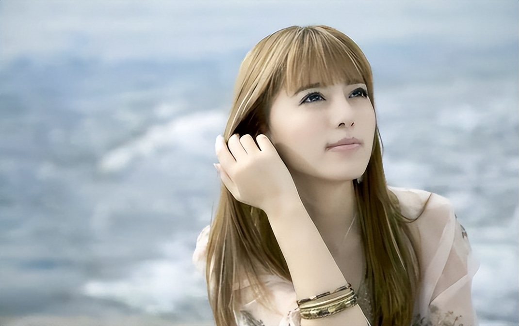 阿兰九眼天珠和李连杰的九眼天珠,最牛的富婆