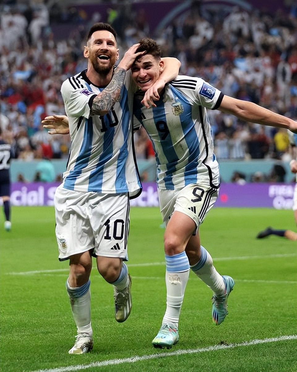 克罗地亚赛后疯狂庆祝视频,克罗地亚球迷绝杀视频