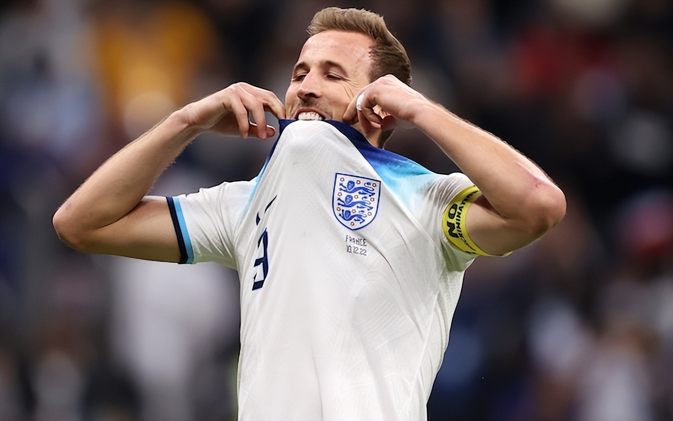 英格兰凯恩被打,英格兰凯恩遗憾场景