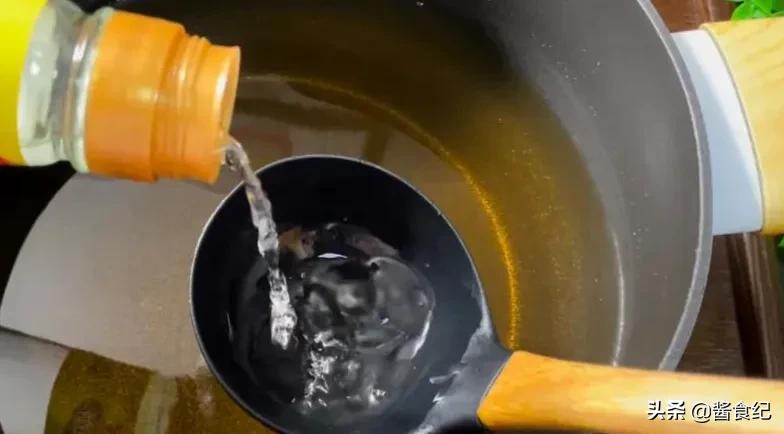 三伏天吃醋泡姜做法,老奶奶泡糖醋仔姜的腌制方法