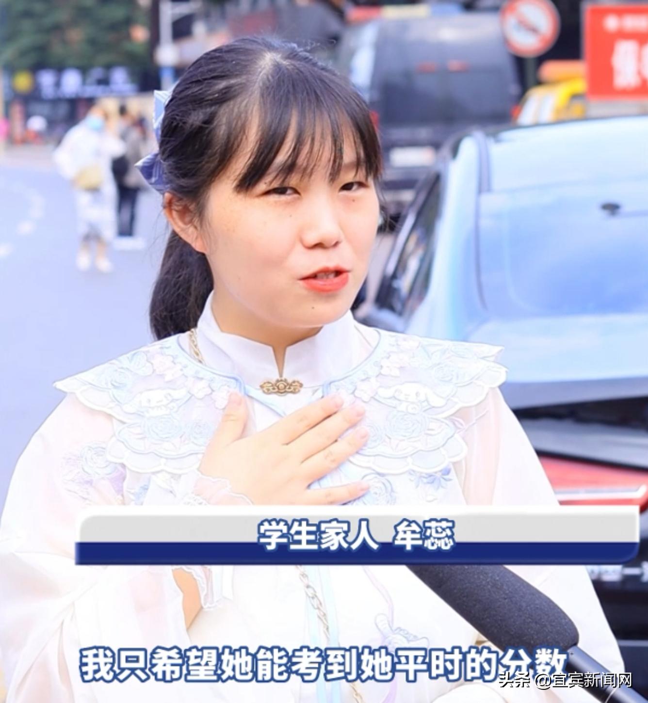 高考考场外学科老师陪考感人,直击2023高考现场考生进入考场