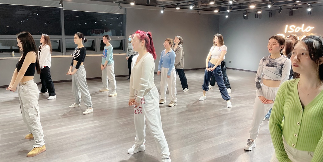 舞蹈生疫情在家怎么练体能,疫情期间舞蹈生怎么练习基本功