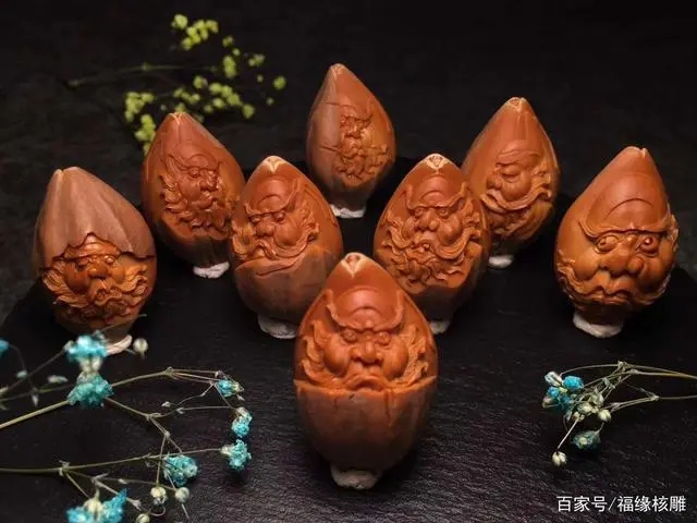 铁核手工核雕手串图片,盘透核的核雕手串