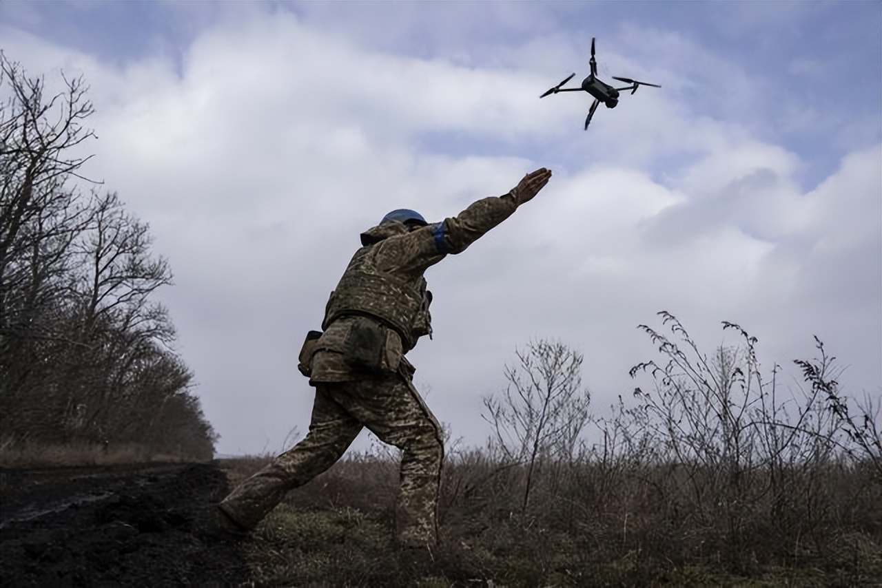 用“纸飞机”支援乌克兰？澳大利亚到底咋想的，纸板无人机靠谱吗