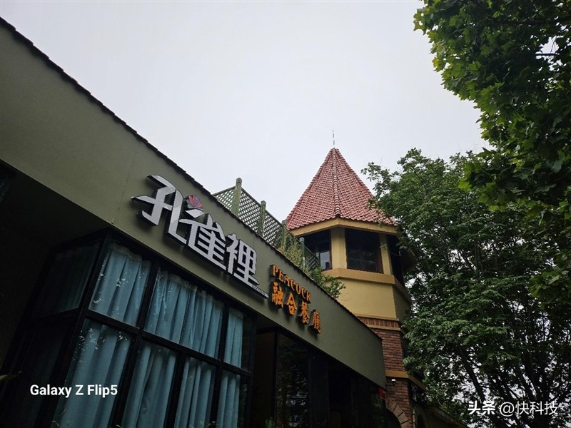 三星galaxyzflip防水测试,三星折叠手机zflip5防水吗