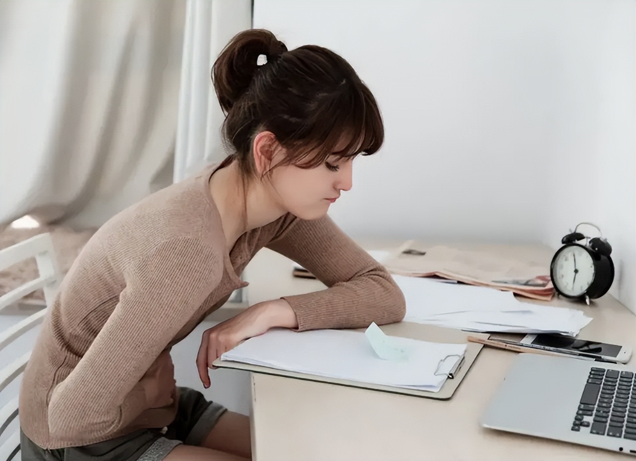 为什么月经结束后，会出现“褐色分泌物”？如果你也有，别忽略了