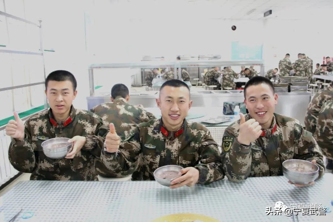 清汤泡面宵夜,泡面暖心又暖胃