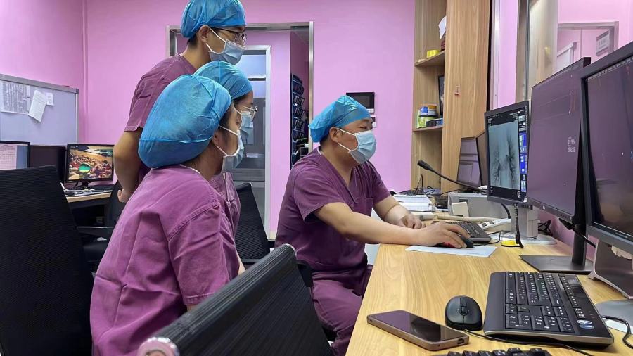 现代医疗技术与中医药治疗相结合,中医药技术与现代技术的结合