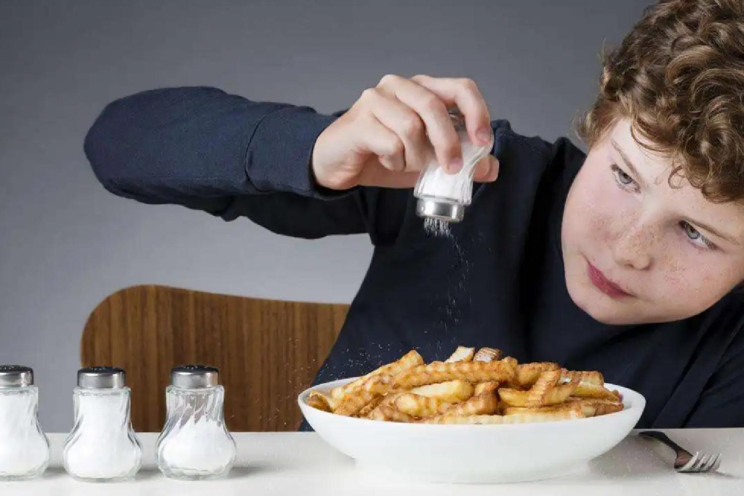 孩子多大开始吃盐和糖,孩子多大可以吃盐