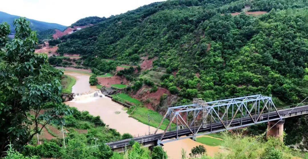 火车内的4个“秘密”：神秘的乘务员规定和震撼的鸣笛传统！