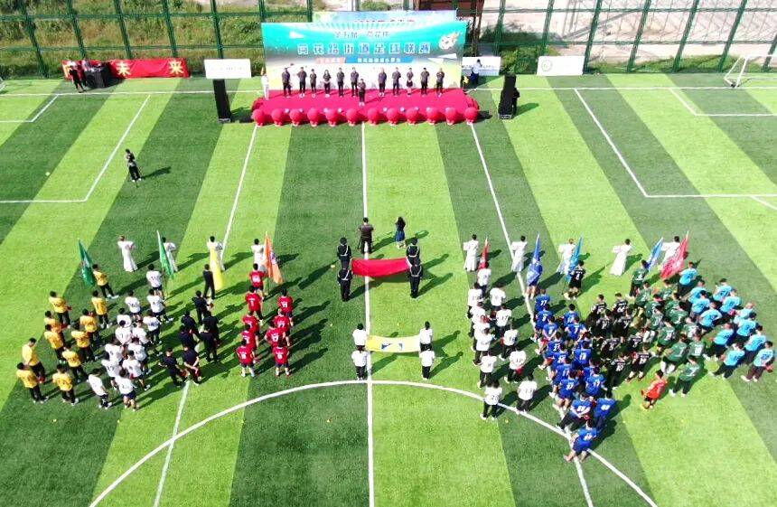 我们的足球“村超”超炫酷！嘿！兄弟，一起踢球吧~