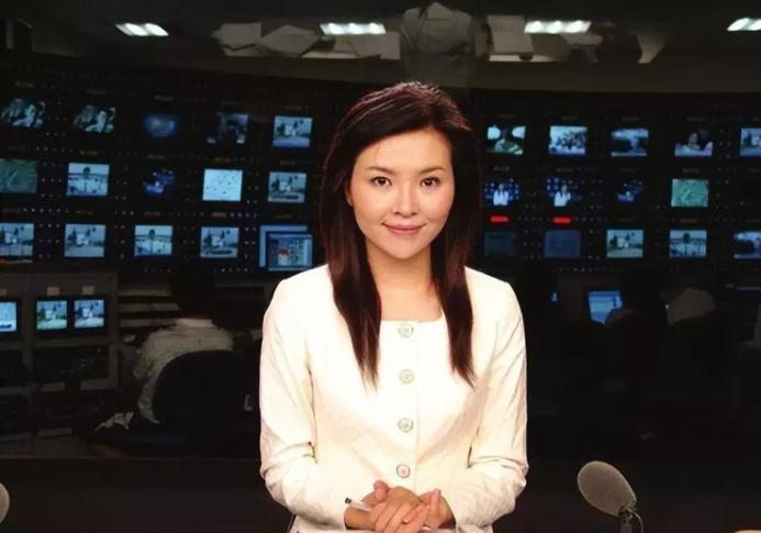汶川地震哭泣的女主持人,汶川地震哭着播报主持人现状