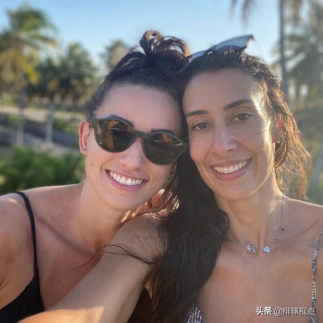 巴西女排名将谢拉隔空示爱加比,为远征欧冠的恋人加油打气