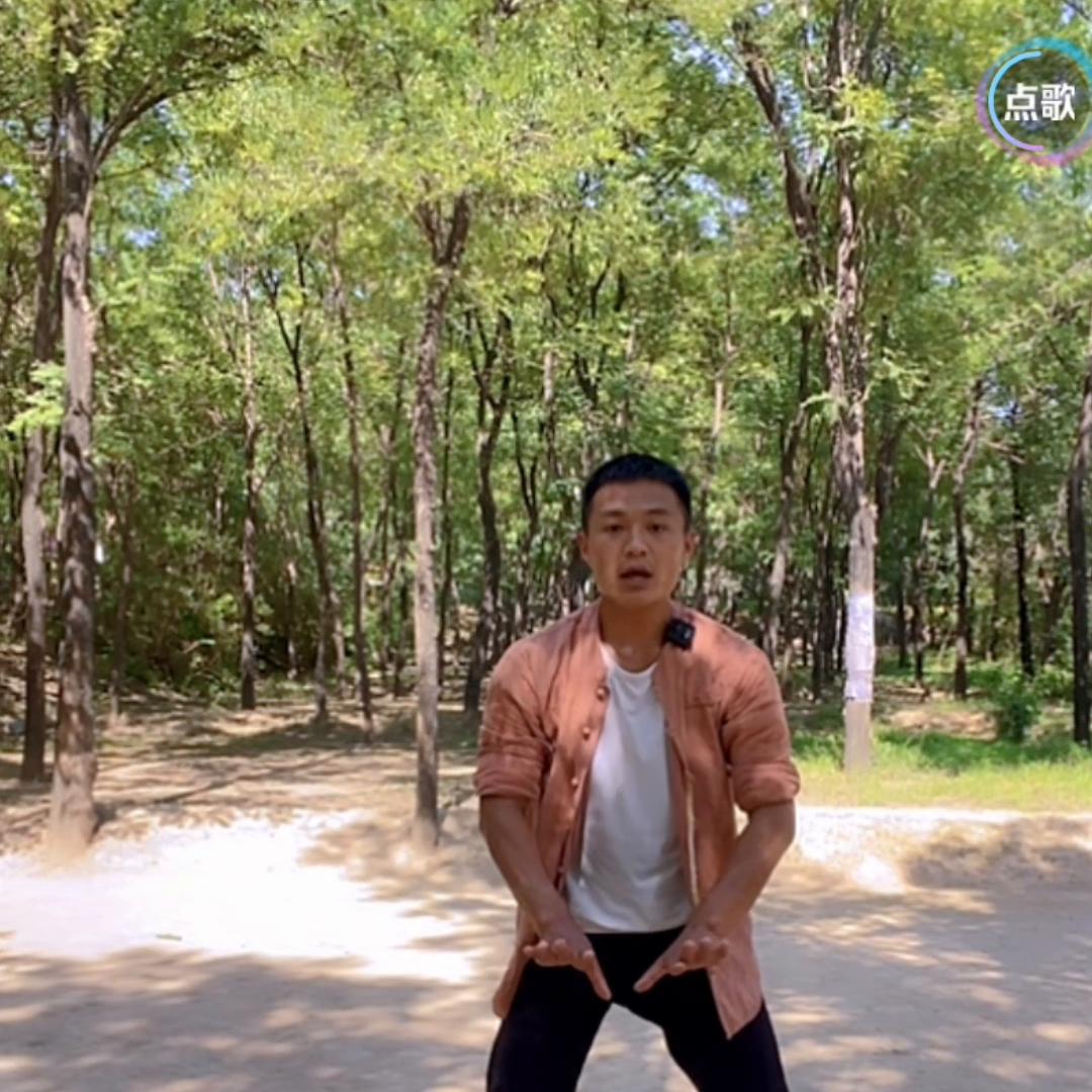 圆裆转胯,松腿圆裆