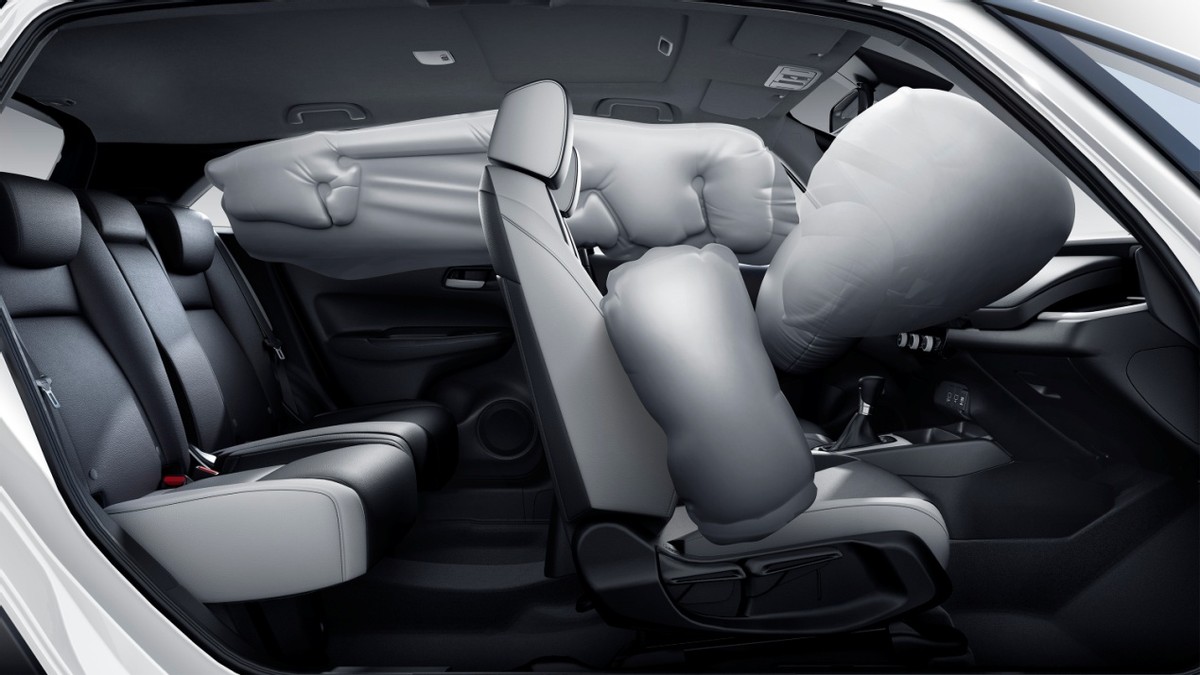 两厢车飞度和poloplus哪个好,两厢车最保值的是飞度吗