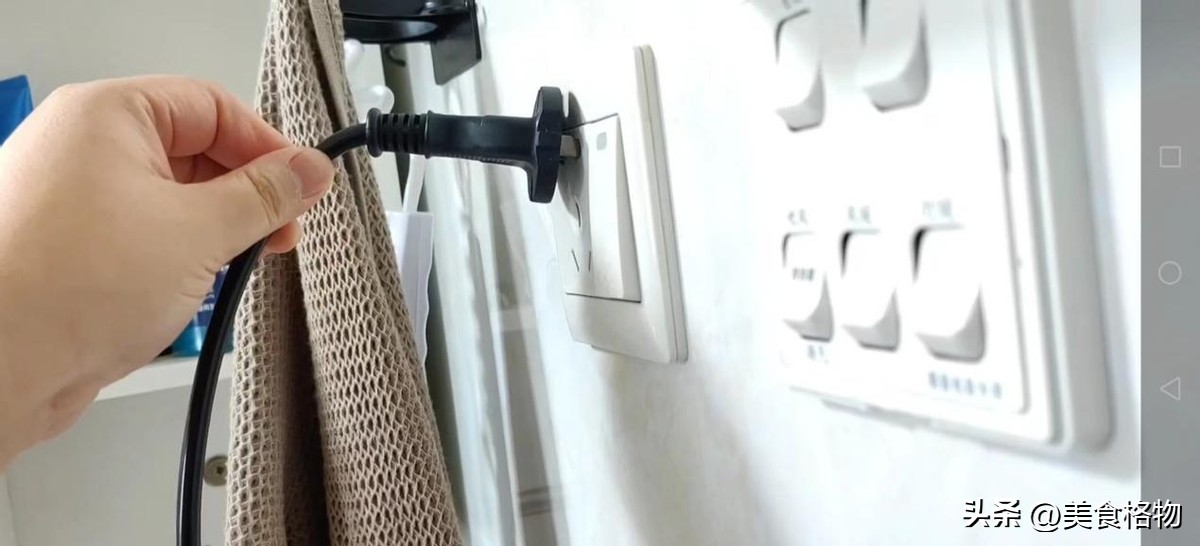 墙上插座松动处理小视频,插座松动怎么防止脱落