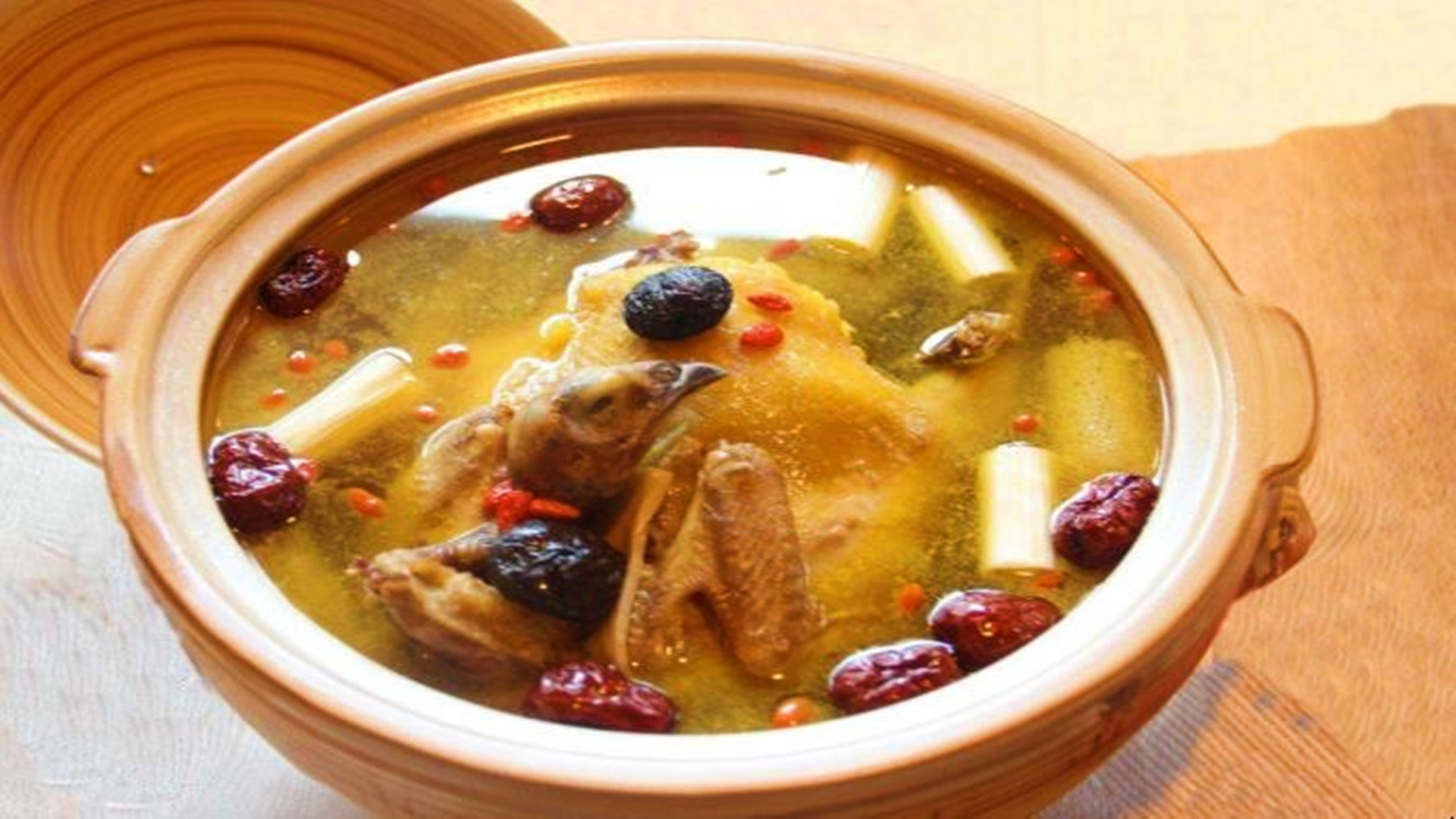 白肉灵芝炖鸡汤,炖鸡汤4步