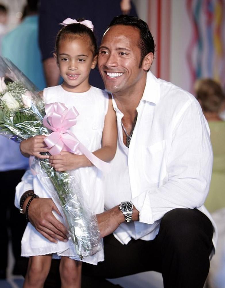 巨石强森和他的女儿们,巨石强森和他的大女儿照片