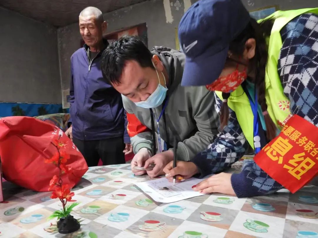 身边雷锋志愿者的故事,资深志愿者雷锋的动人故事