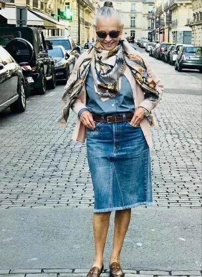 长窄丝巾和裙子的各种搭配,丝巾系法50岁减龄穿搭