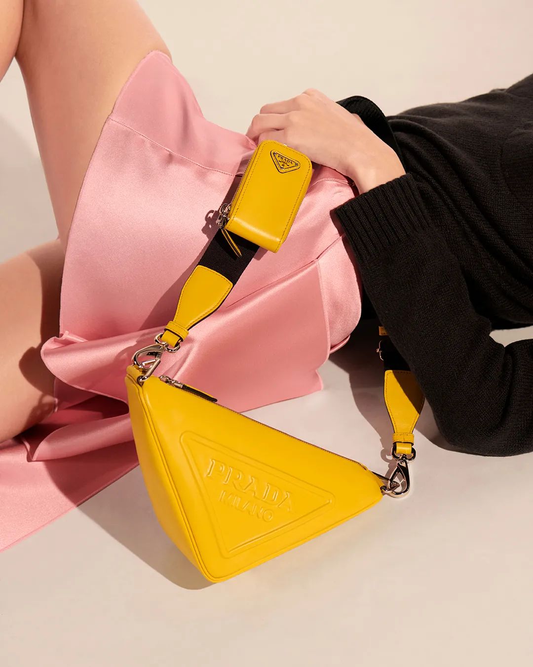 prada目前最火的包,prada经典款包真假