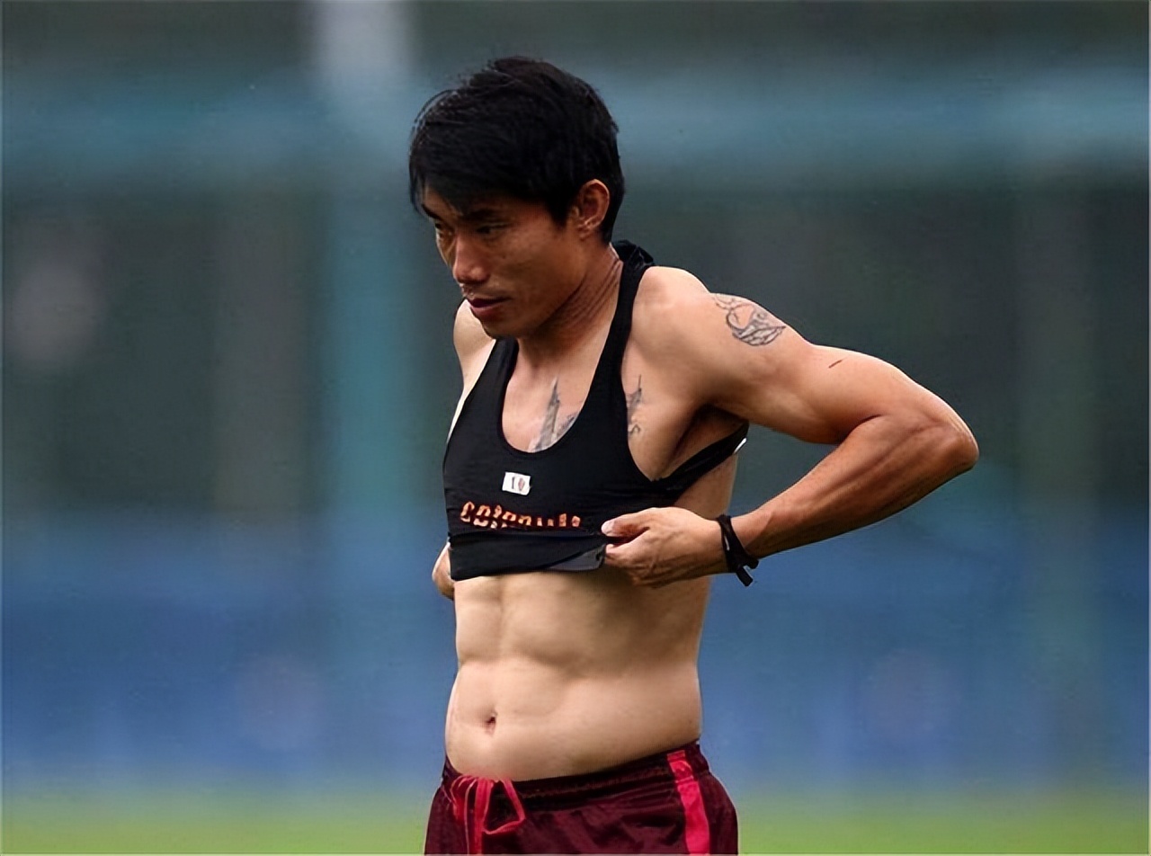 拒绝白斩鸡！前国足身材大赏，郑智从来不吃鸡皮