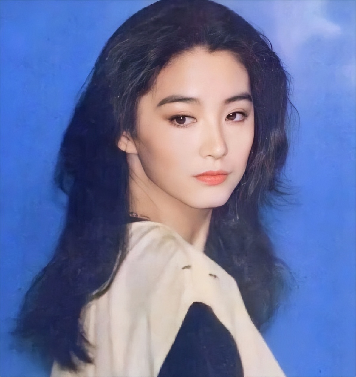 41岁刘涛晒长发美照,40岁刘涛惊艳视频