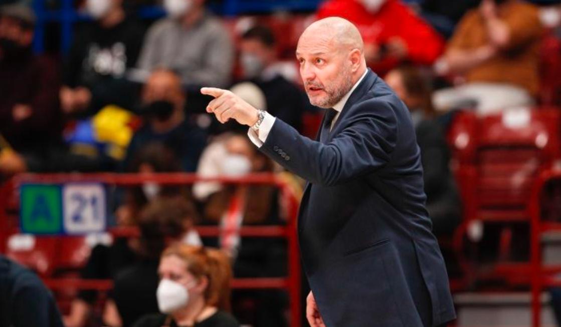 男篮官宣国家队18人集训名单，孙铭徽等多人落选，1/3是新人