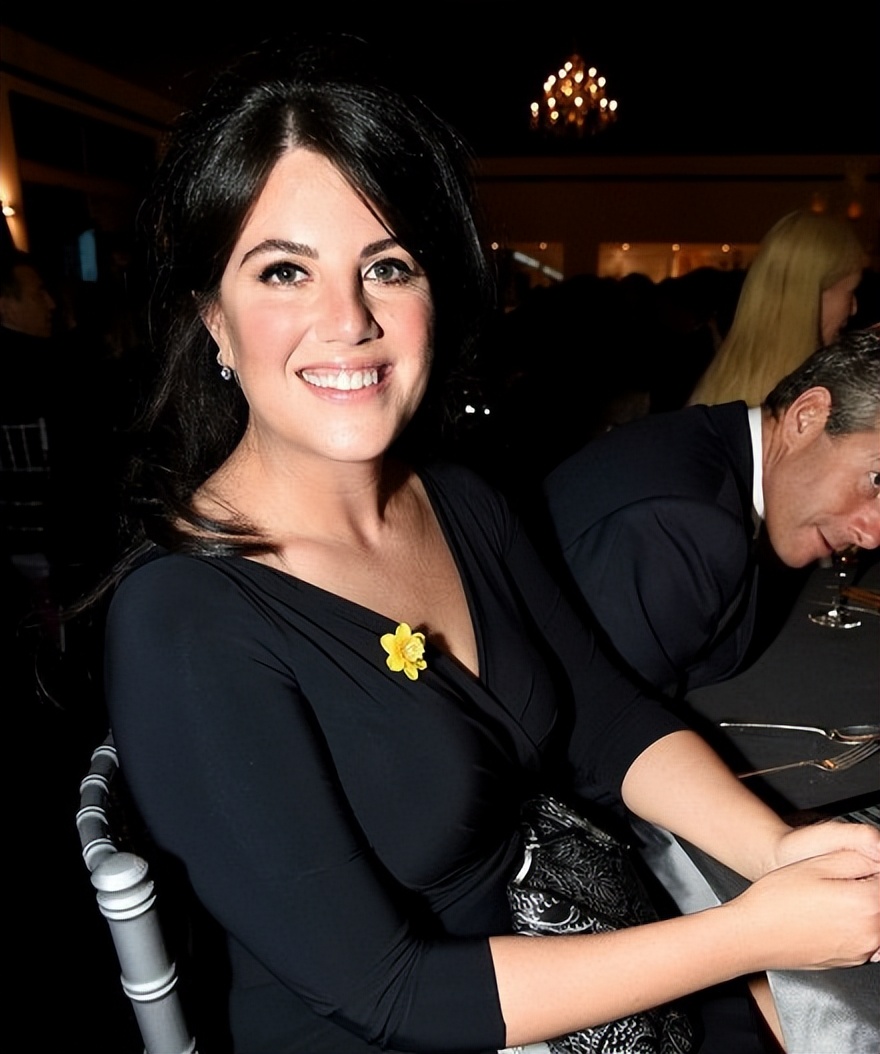 克林顿“拉链门”：美国著名性丑闻，总统2年与实习生偷情10次