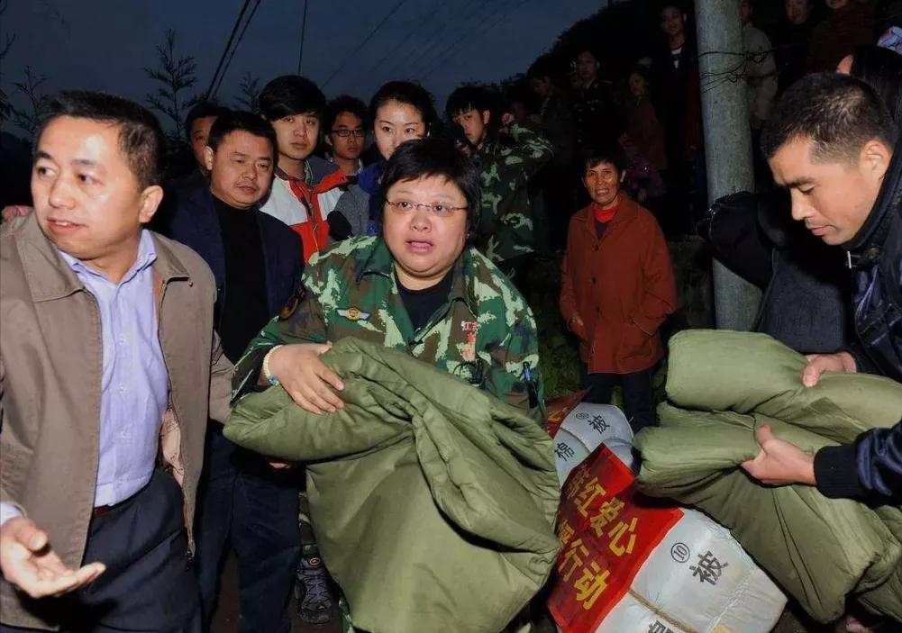 现在的韩红是怎样的一个人,明明可以靠实力却偏偏靠运气