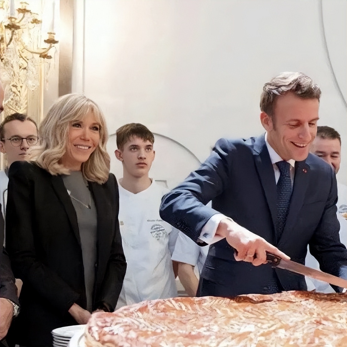 布丽吉特与马克龙相差几岁,布丽吉特整容成功了吗