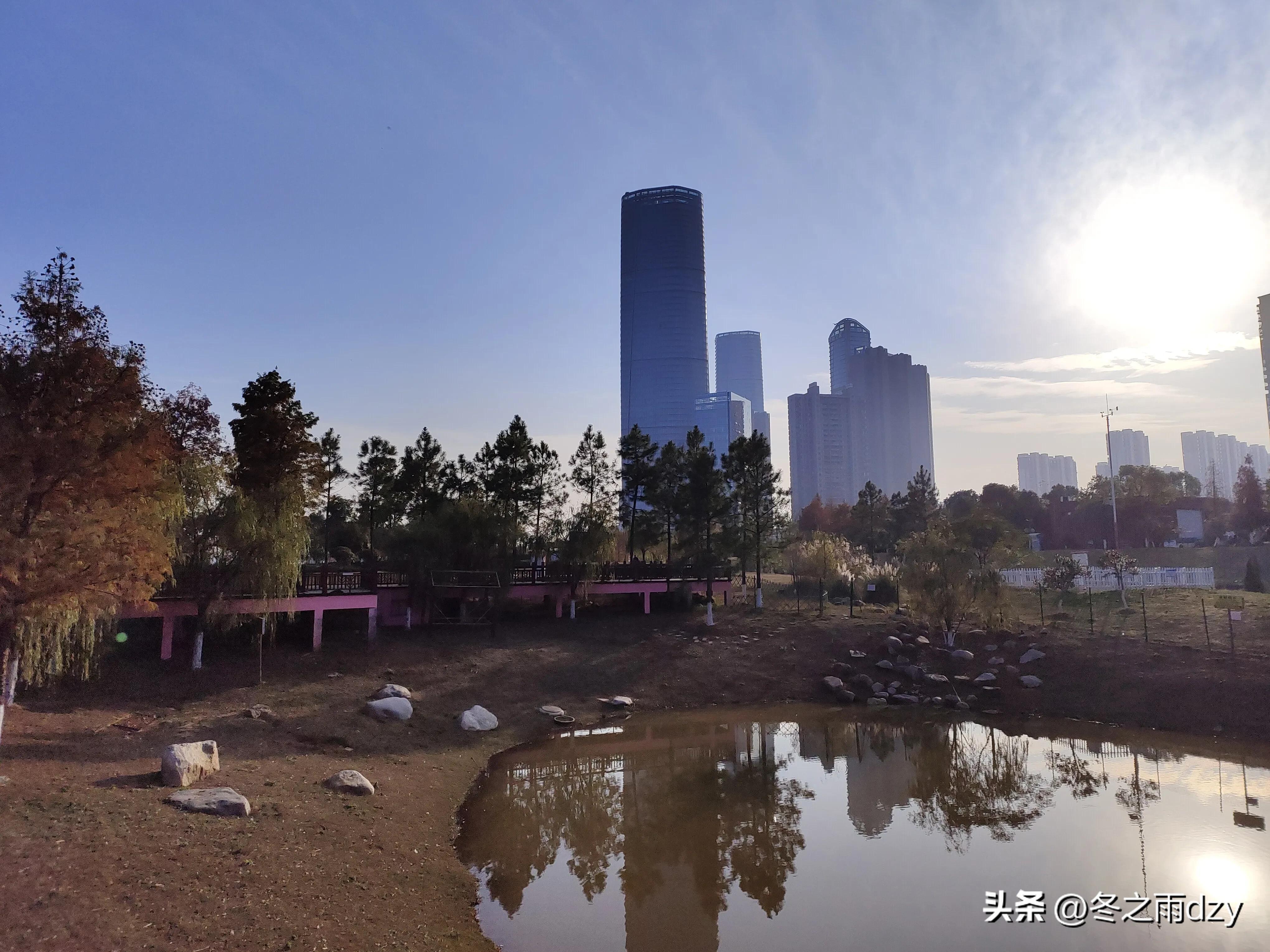 南昌舰主题园凤凰洲湿地公园,凤凰洲建军广场