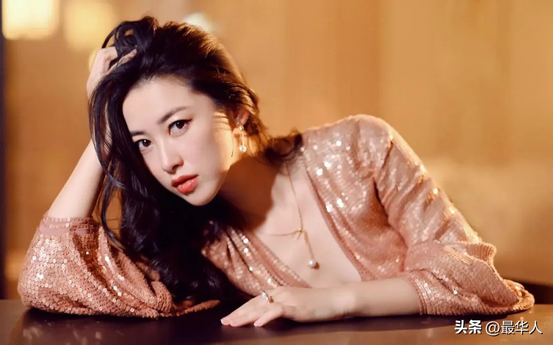 身家千亿、和中国女星热吻，意大利“国民老公”的私生活有多乱？